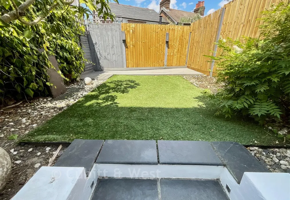 Rear Garden - Lesbourne Road, Reigate, Surrey - Wards of Kent
