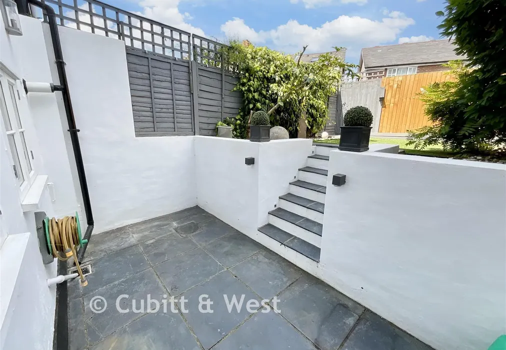 Patio - Lesbourne Road, Reigate, Surrey - Wards of Kent