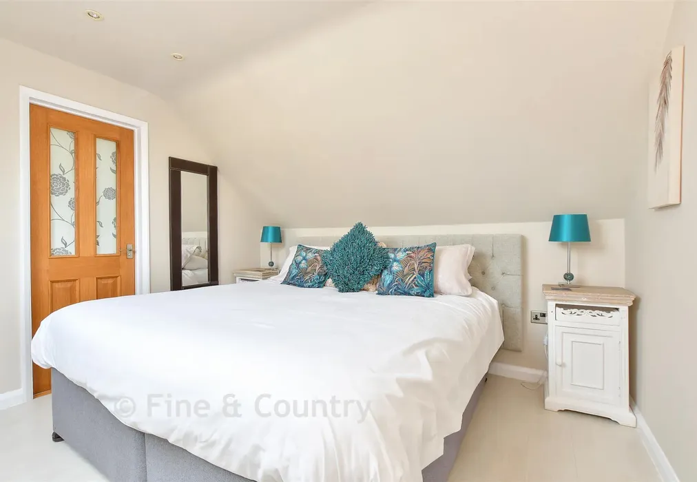 Flat Bedroom - Clevelands Road, Wroxall, Ventnor, Isle of Wight - Wards of Kent