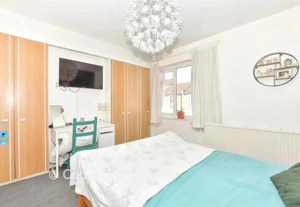Bedroom 1 - Hollam Road, Southsea, Hampshire - Wards of Kent