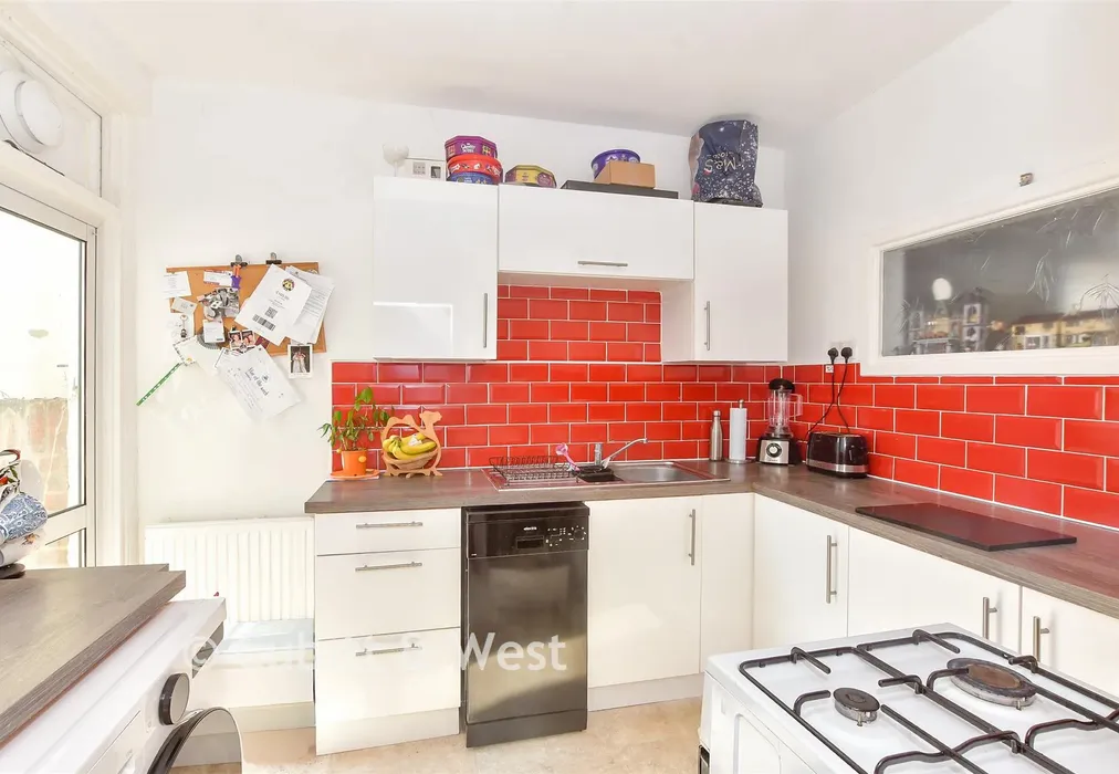 Kitchen - Hollam Road, Southsea, Hampshire - Wards of Kent