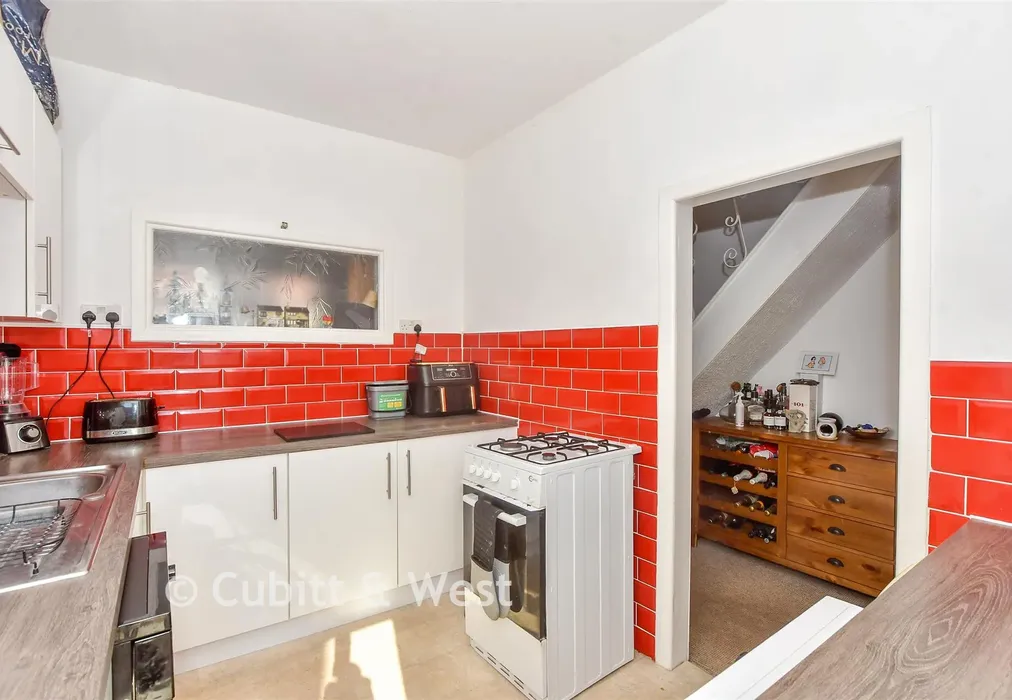 Kitchen - Hollam Road, Southsea, Hampshire - Wards of Kent