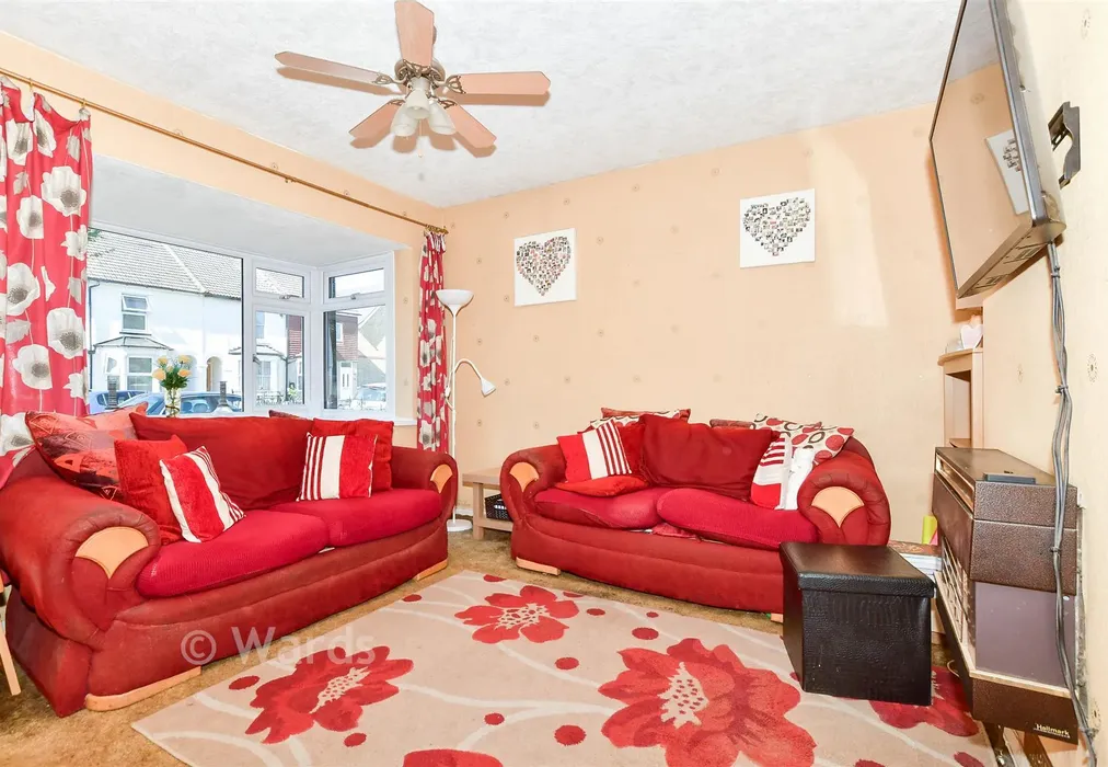 Lounge - Queens Avenue, Snodland, Kent - Wards of Kent
