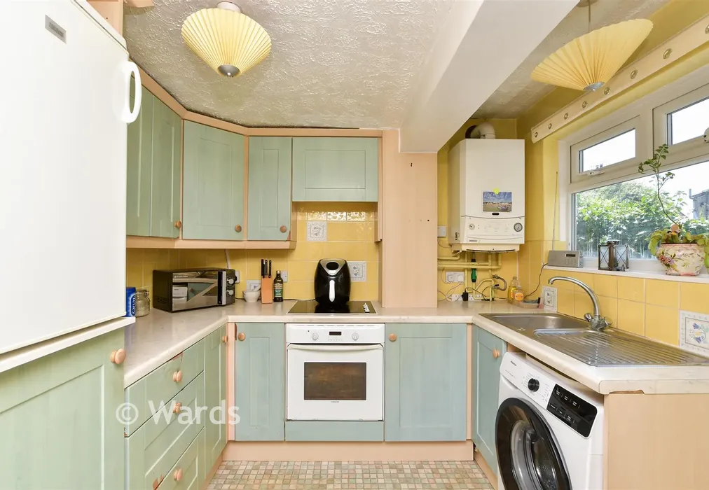 Kitchen - Beacon Road, Broadstairs, Kent - Wards of Kent