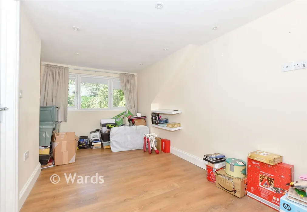 Bedroom 1 - Crossway, Broadstairs, Kent - Wards of Kent
