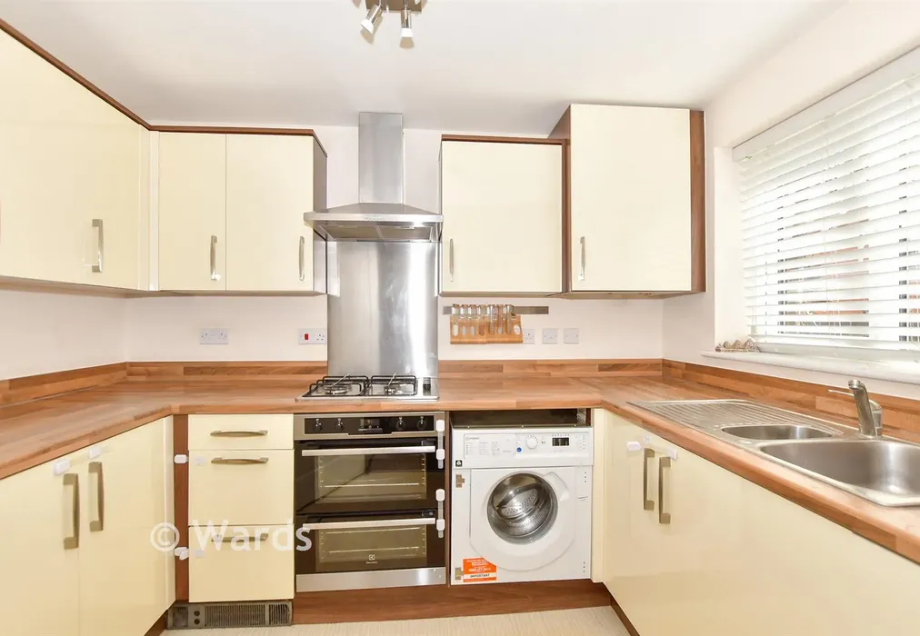 Kitchen - Crossway, Broadstairs, Kent - Wards of Kent