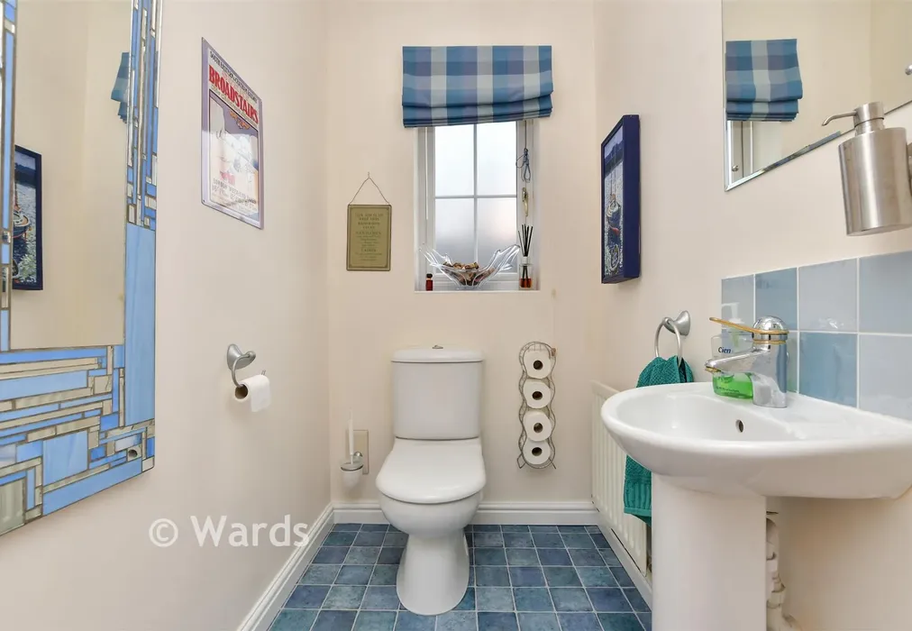 Cloakroom - Foreland Heights, Broadstairs, Kent - Wards of Kent