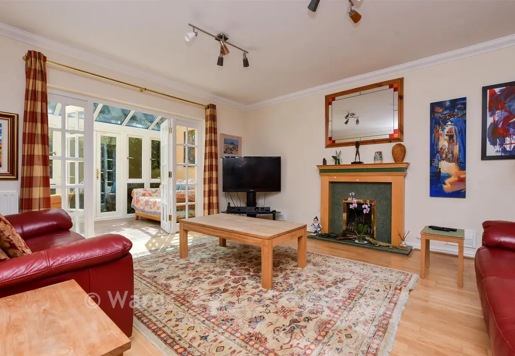 Lounge - Foreland Heights, Broadstairs, Kent - Wards of Kent