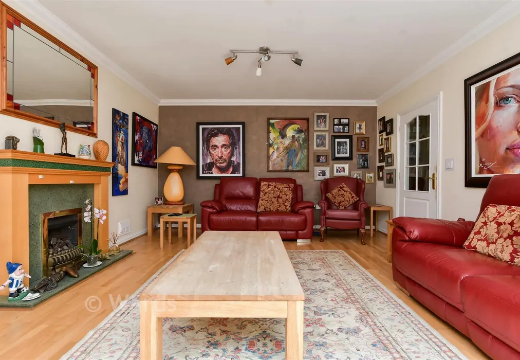 Lounge - Foreland Heights, Broadstairs, Kent - Wards of Kent