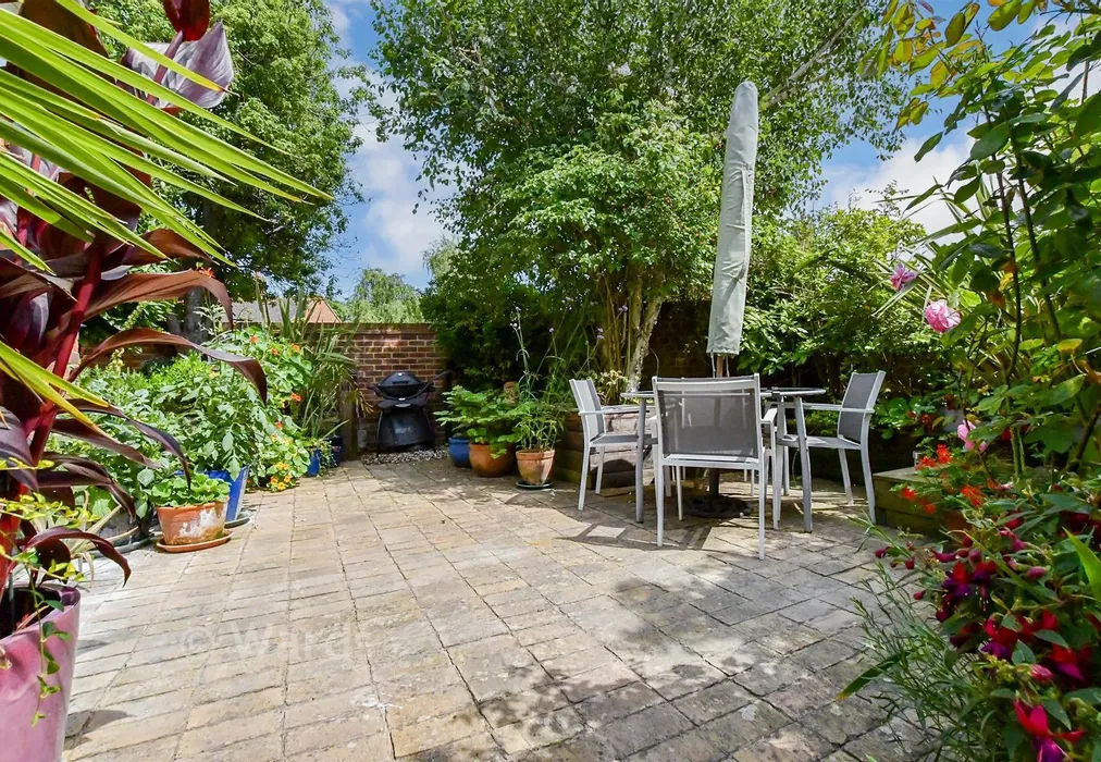 Rear Garden - Foreland Heights, Broadstairs, Kent - Wards of Kent