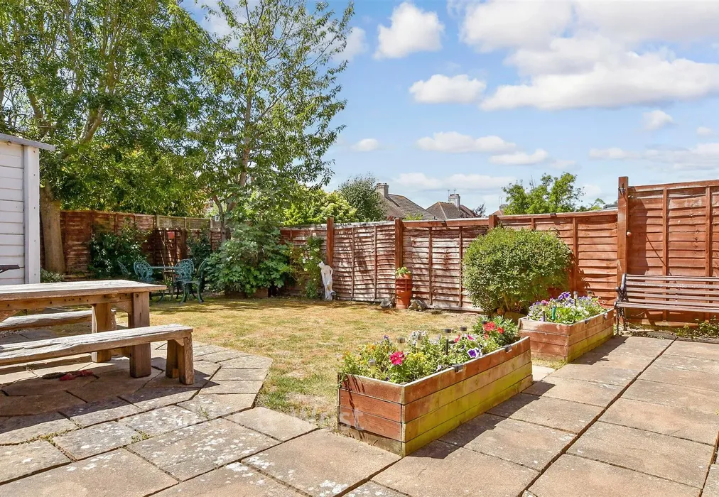 Rear Garden - Worthing Road, Rustington, West Sussex - Wards of Kent