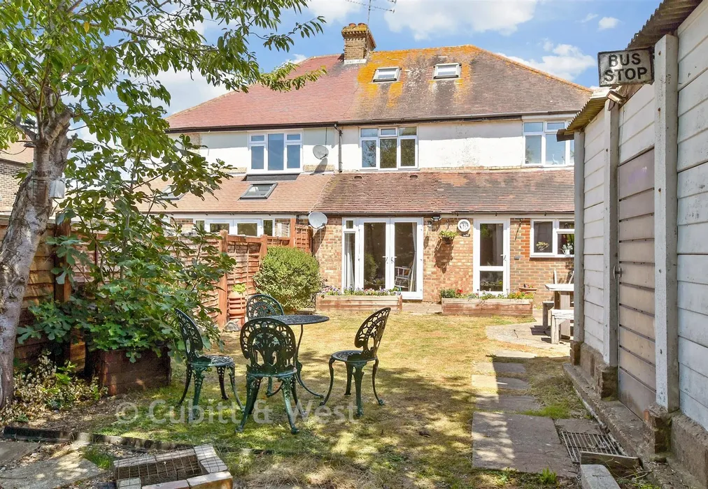 Rear Garden - Worthing Road, Rustington, West Sussex - Wards of Kent