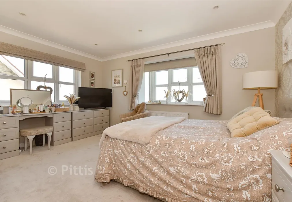 Bedroom 1 - Summerhill Close, Sandown, Isle of Wight - Wards of Kent