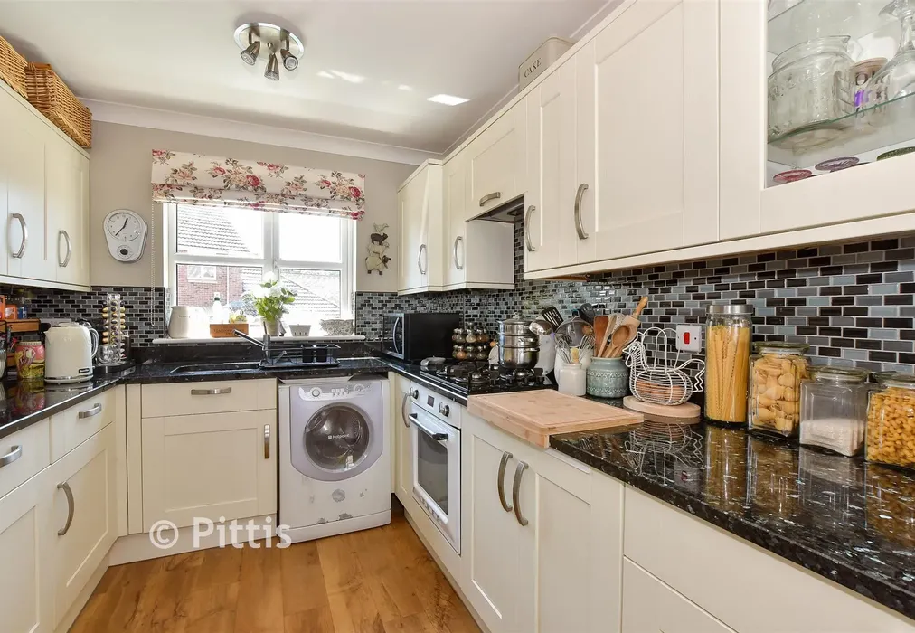 Kitchen - Summerhill Close, Sandown, Isle of Wight - Wards of Kent