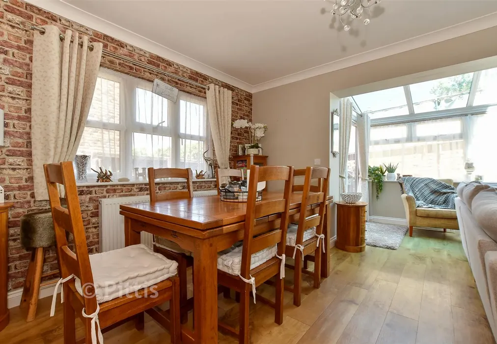Lounge/Dining Area - Summerhill Close, Sandown, Isle of Wight - Wards of Kent