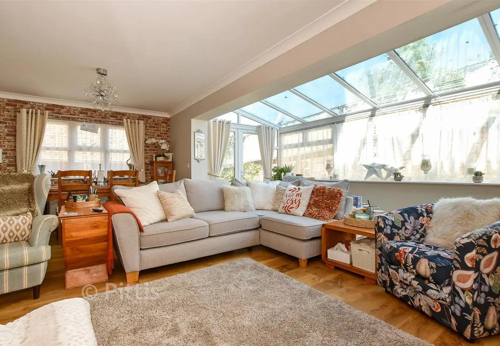 Lounge/Dining Area - Summerhill Close, Sandown, Isle of Wight - Wards of Kent