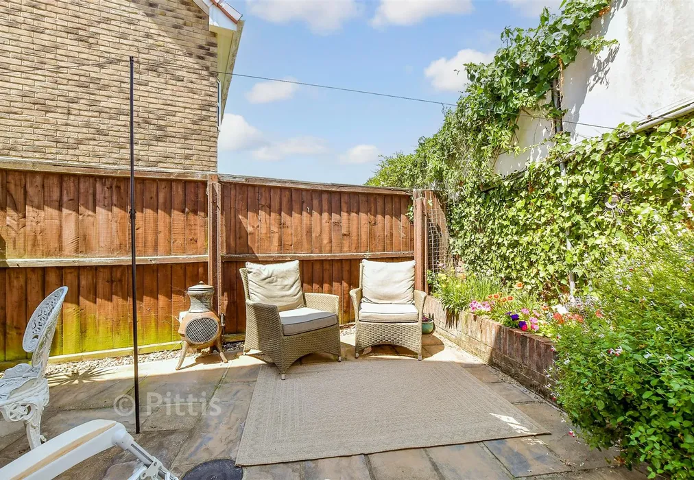 Rear Garden - Summerhill Close, Sandown, Isle of Wight - Wards of Kent