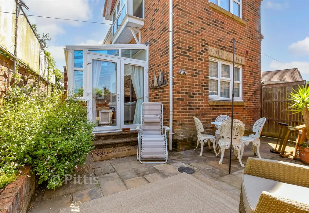 Rear Garden - Summerhill Close, Sandown, Isle of Wight - Wards of Kent
