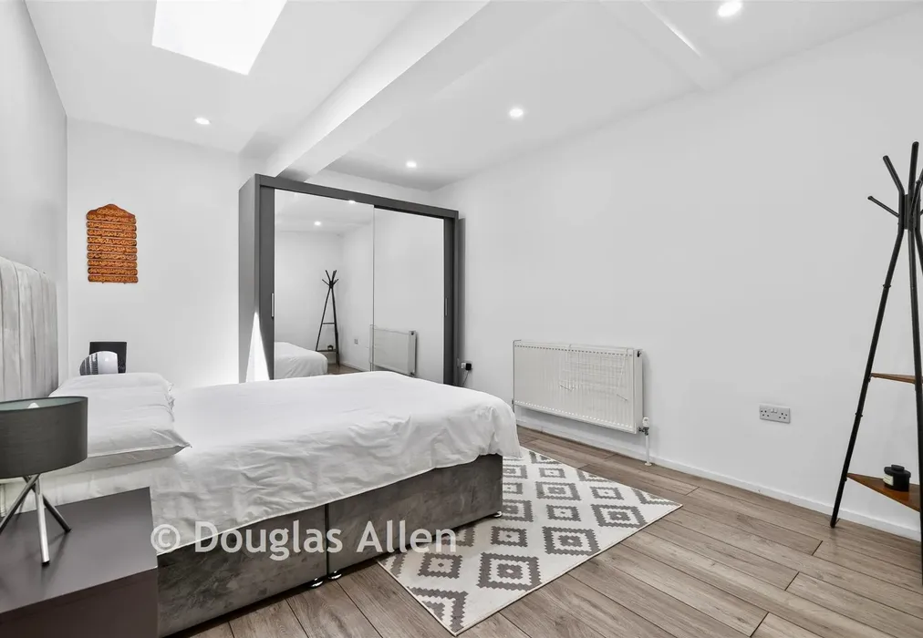 Bedroom 2 - Caterham Avenue, Ilford, Essex - Wards of Kent