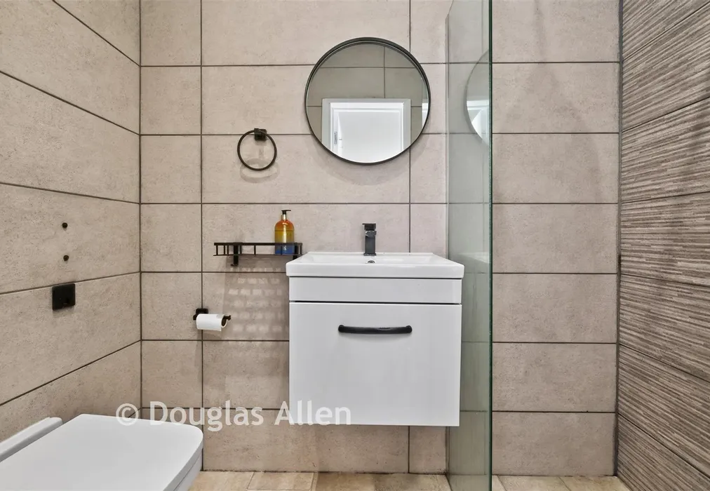En-Suite Shower Room - Caterham Avenue, Ilford, Essex - Wards of Kent