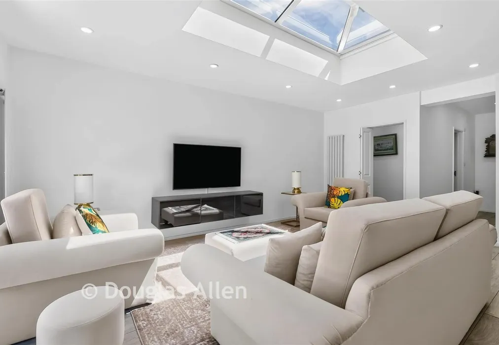 Living/Family Room/Kitchen - Caterham Avenue, Ilford, Essex - Wards of Kent