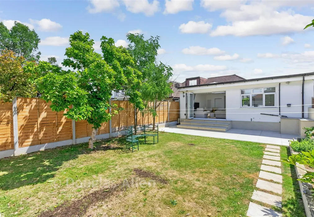 Rear Garden - Caterham Avenue, Ilford, Essex - Wards of Kent