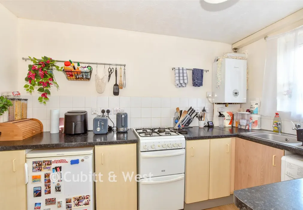 Kitchen - Fyning Street, Portsmouth, Hampshire - Wards of Kent