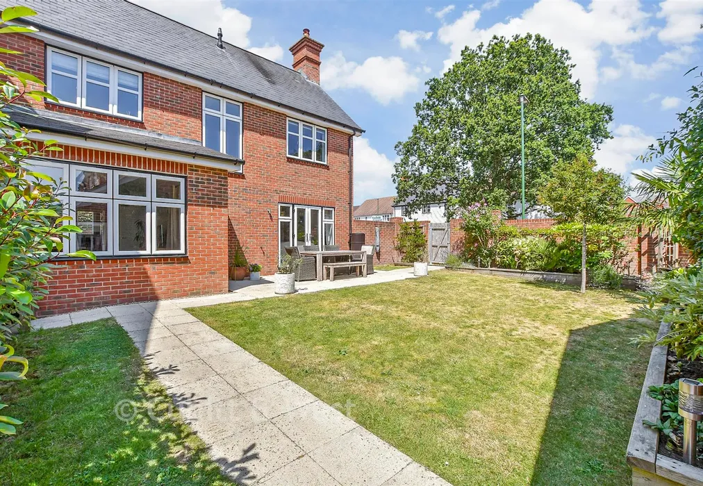Rear Garden - Huntley Mews, Southwater, Horsham, West Sussex - Wards of Kent