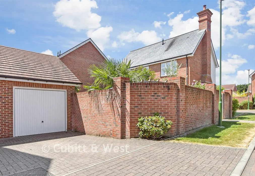 Driveway/Parking - Huntley Mews, Southwater, Horsham, West Sussex - Wards of Kent