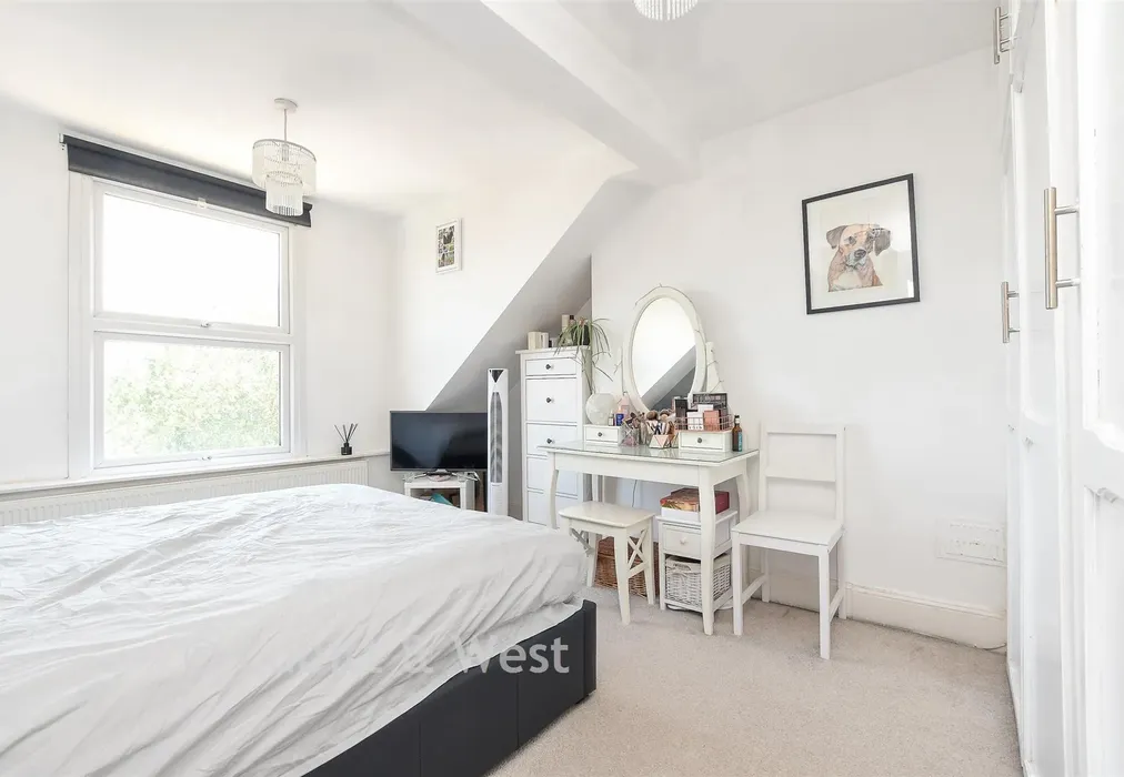 Bedroom - Bedford Road, Horsham, West Sussex - Wards of Kent