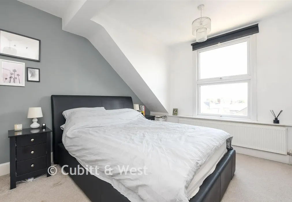 Bedroom - Bedford Road, Horsham, West Sussex - Wards of Kent