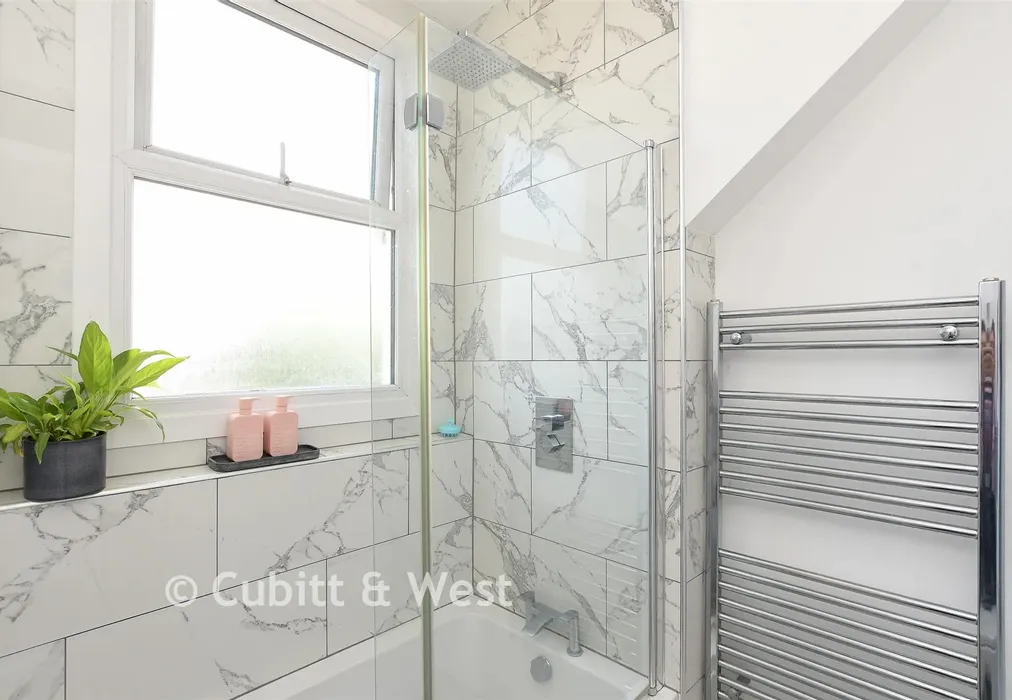 Bathroom - Bedford Road, Horsham, West Sussex - Wards of Kent