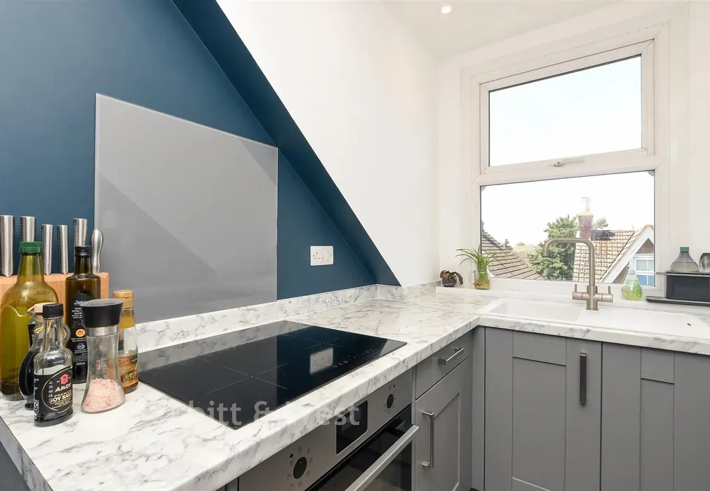 Kitchen - Bedford Road, Horsham, West Sussex - Wards of Kent