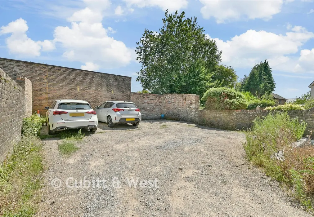 Driveway/Parking - Bedford Road, Horsham, West Sussex - Wards of Kent