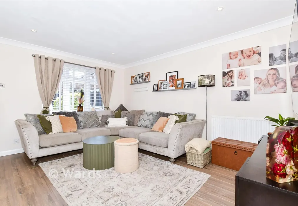 Lounge - Launder Way, Maidstone, Kent - Wards of Kent