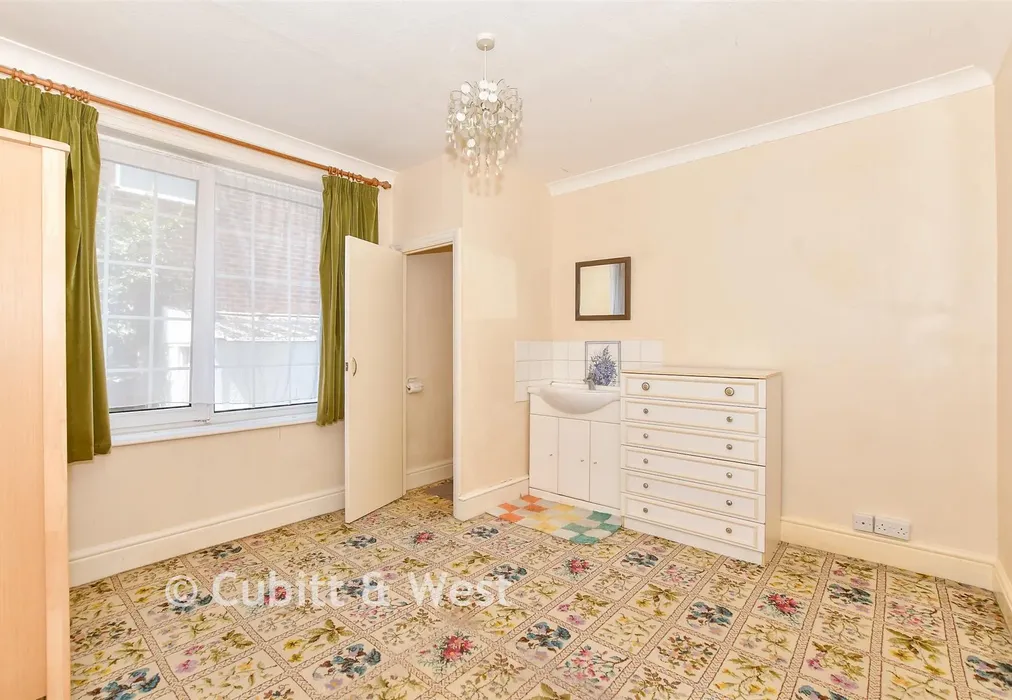 Flat B Bedroom - Kings Avenue, Chichester, West Sussex - Wards of Kent