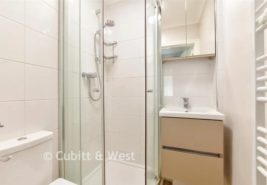 Flat C En-Suite Shower Room - Kings Avenue, Chichester, West Sussex - Wards of Kent