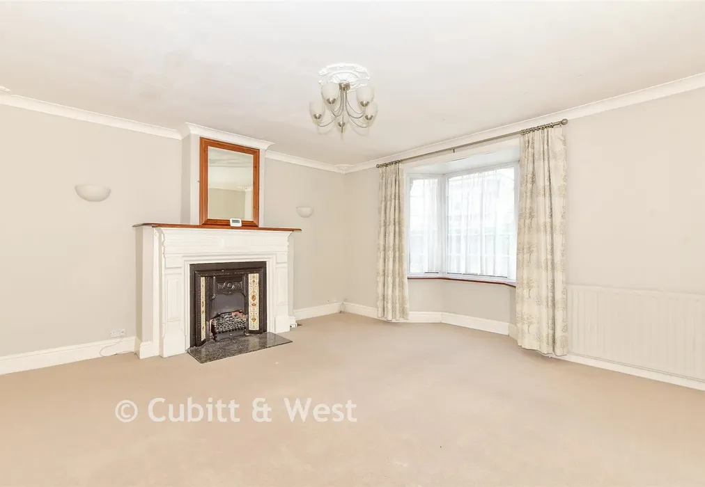 Garden Flat Sitting Room - Kings Avenue, Chichester, West Sussex - Wards of Kent