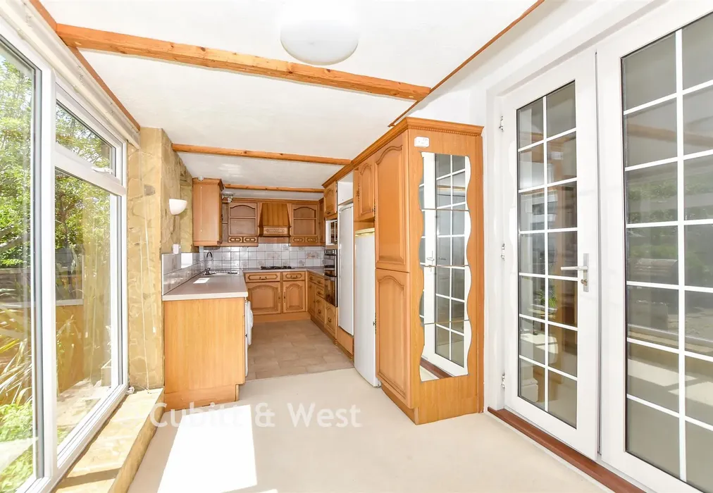 Garden Flat Kitchen - Kings Avenue, Chichester, West Sussex - Wards of Kent