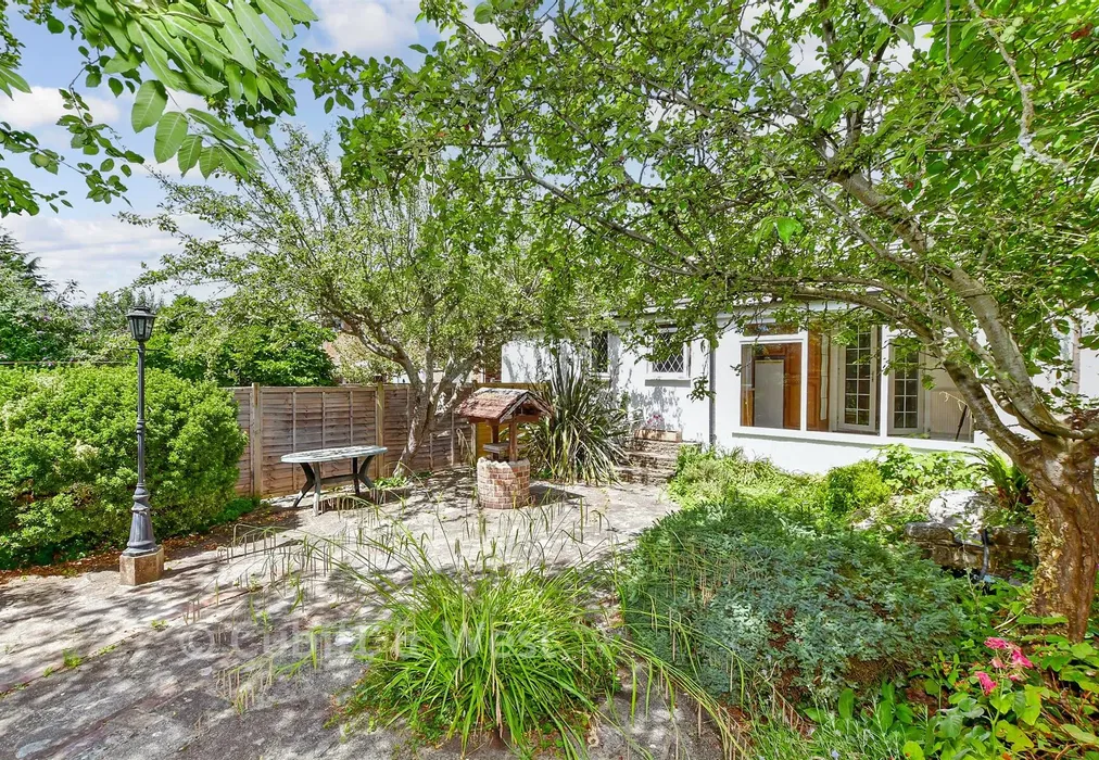 Rear Garden - Kings Avenue, Chichester, West Sussex - Wards of Kent