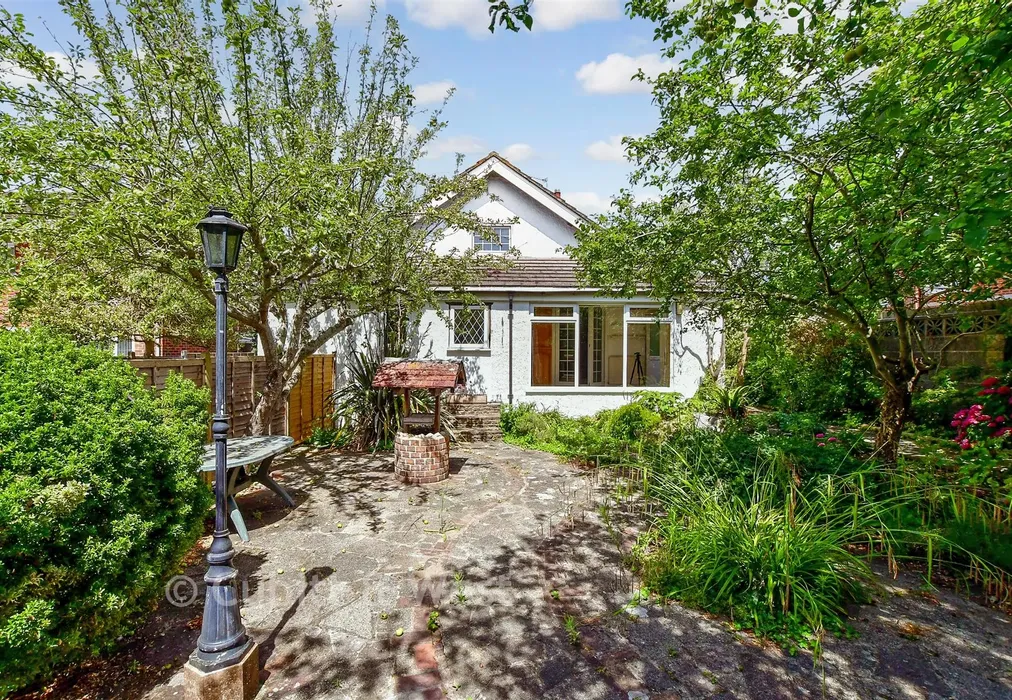 Rear Garden - Kings Avenue, Chichester, West Sussex - Wards of Kent