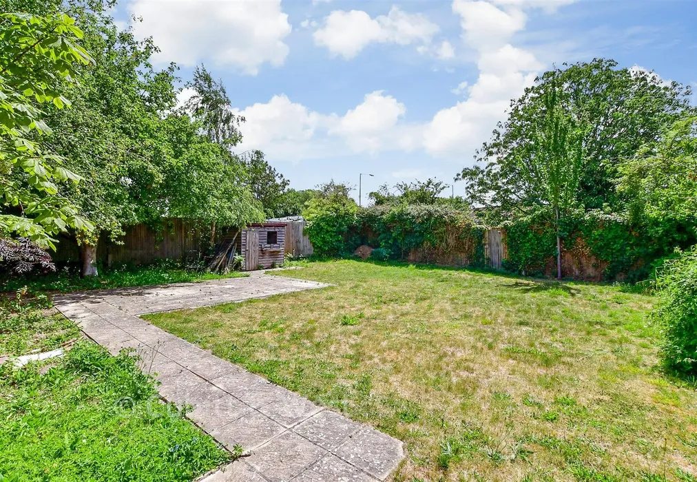 Rear Garden - Kings Avenue, Chichester, West Sussex - Wards of Kent