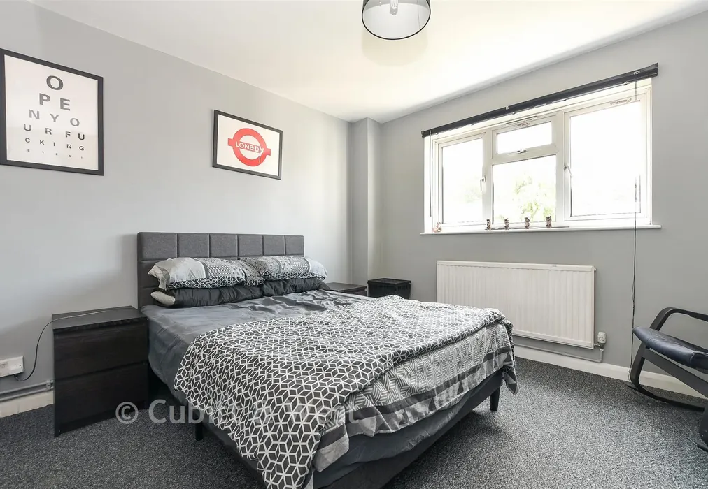 Bedroom 1 - Wakehams Green Drive, Crawley, West Sussex - Wards of Kent