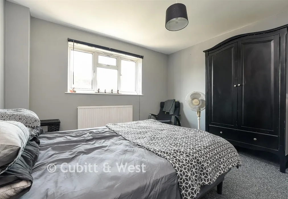 Bedroom 1 - Wakehams Green Drive, Crawley, West Sussex - Wards of Kent