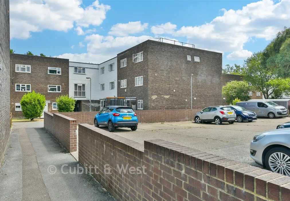 Driveway/Parking - Wakehams Green Drive, Crawley, West Sussex - Wards of Kent