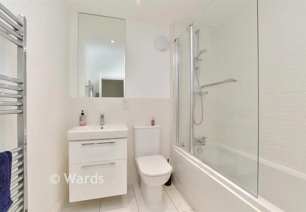 Bathroom - Chequers Hill, Doddington, Kent - Wards of Kent