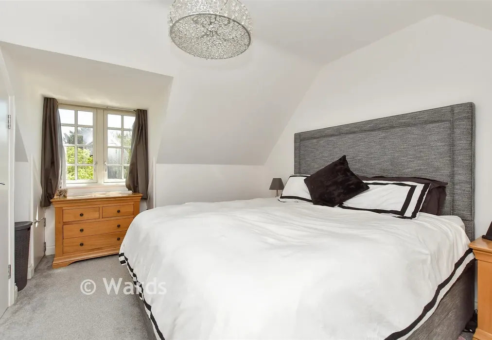 Bedroom 1 - Chequers Hill, Doddington, Kent - Wards of Kent