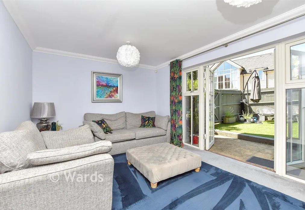 Lounge - Chequers Hill, Doddington, Kent - Wards of Kent