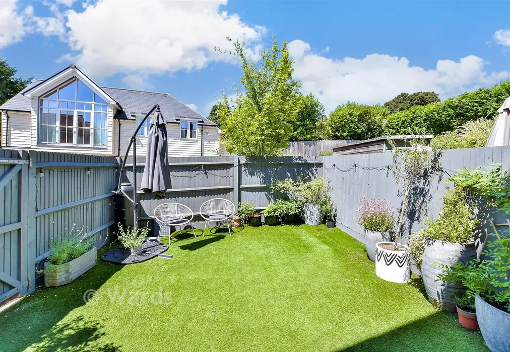 Rear Garden - Chequers Hill, Doddington, Kent - Wards of Kent