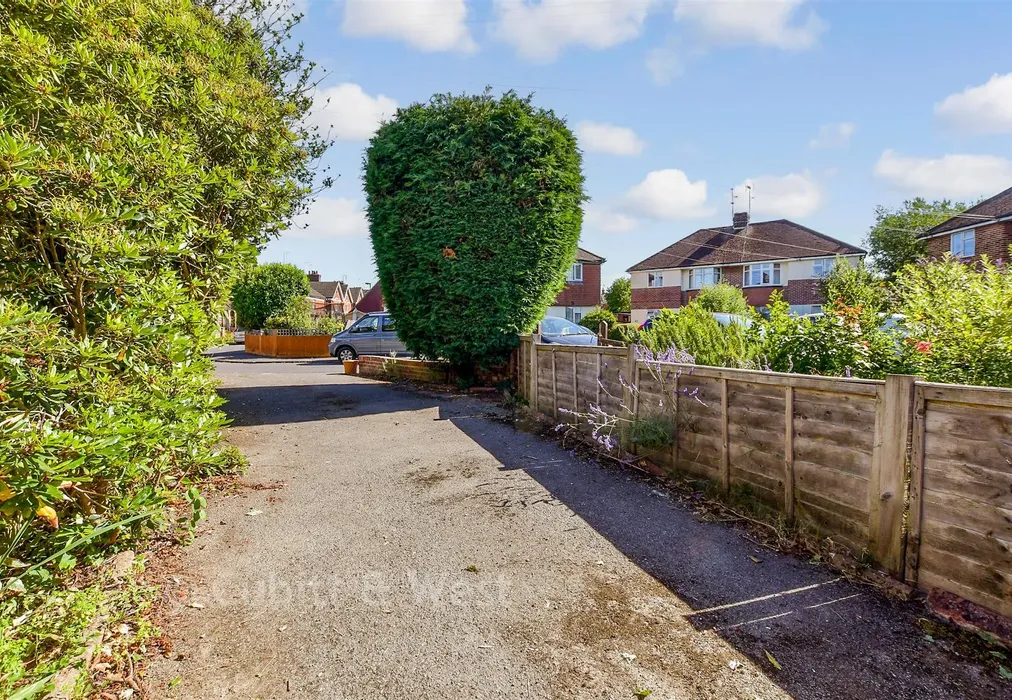 Driveway/Parking - Spencers Road, Horsham, West Sussex - Wards of Kent